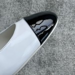 CHANEL book bag buckle single shoes Mary Jane single shoes bright wrinkled patent leather gold heel