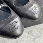 CHANEL Xiao Xiang's new double strap ballet shoes above the buckle on the small diamonds of the delicate shine