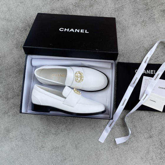CHANEL Louboutins Simple small single shoes Lace-shaped round Logo leather outsole