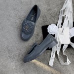 CHANEL a little retro with a flip-flop design through the dye leather sole