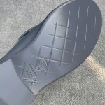 CHANEL a little retro with a flip-flop design through the dye leather sole