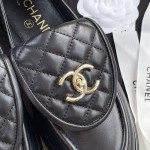 CHANEL a little retro with a flip-flop design through the dye leather sole