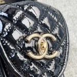 CHANEL a little retro with a flip-flop design through the dye leather sole