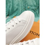 Louis Vuitton's new letter rhinestone white shoes series is new🆕