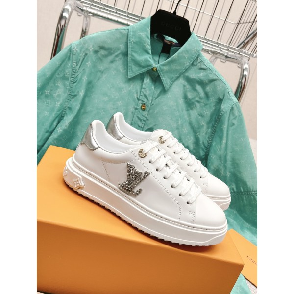 Louis Vuitton's new letter rhinestone white shoes series is new🆕