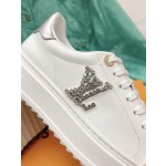 Louis Vuitton's new letter rhinestone white shoes series is new🆕