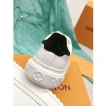 Louis Vuitton's new letter rhinestone white shoes series is new🆕