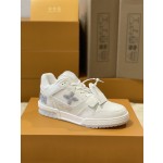 Louis Vuitton Trainer sneakers for couples, style 1A98UX