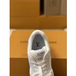 Louis Vuitton Trainer sneakers for couples, style 1A98UX