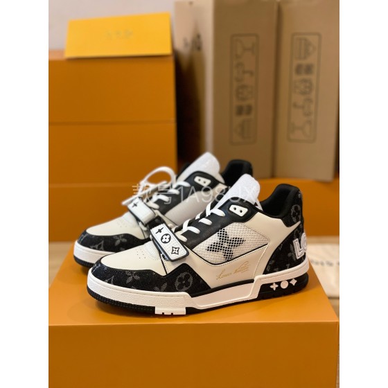 Louis Vuitton Trainer sneakers for couples, style 1A98UX