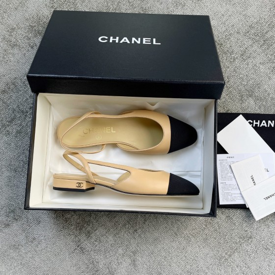 CHANEL especially popular color blocking single shoes continue the classic Chanel characteristics