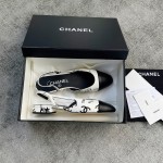 CHANEL especially popular color blocking single shoes continue the classic Chanel characteristics