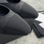 CHANEL especially popular color blocking single shoes continue the classic Chanel characteristics