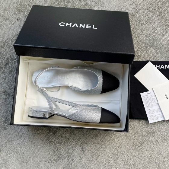 CHANEL especially popular color blocking single shoes continue the classic Chanel characteristics