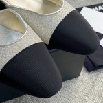 CHANEL especially popular color blocking single shoes continue the classic Chanel characteristics