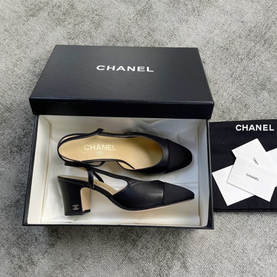 CHANEL especially popular color blocking single shoes continue the classic Chanel characteristics