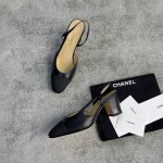 CHANEL especially popular color blocking single shoes continue the classic Chanel characteristics
