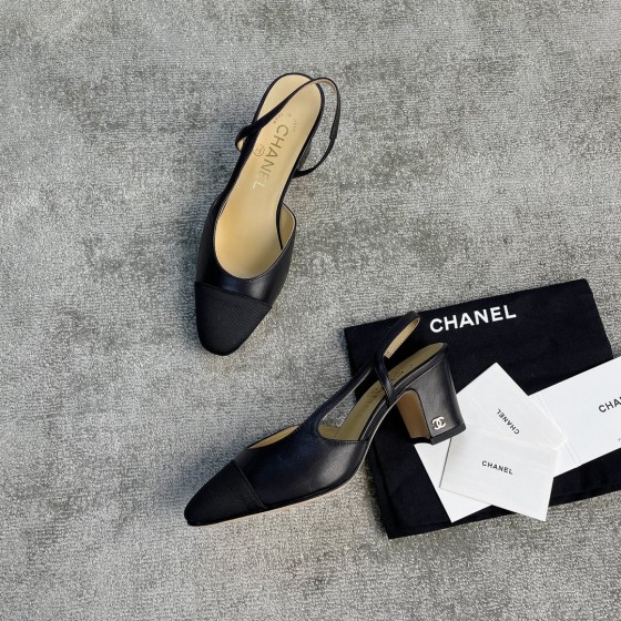 CHANEL especially popular color blocking single shoes continue the classic Chanel characteristics