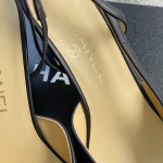 CHANEL especially popular color blocking single shoes continue the classic Chanel characteristics