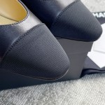 CHANEL especially popular color blocking single shoes continue the classic Chanel characteristics
