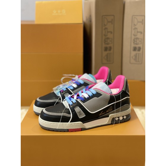 Louis Vuitton Trainer Men's Model 1A98UX