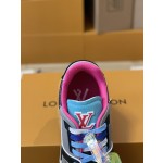 Louis Vuitton Trainer Men's Model 1A98UX