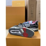 Louis Vuitton Trainer Men's Model 1A98UX