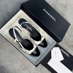 CHANEL especially popular color blocking single shoes continue the classic Chanel characteristics
