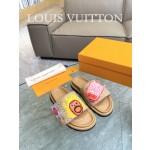 Louis Vuitton 2023 couple models embossed print