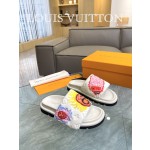 Louis Vuitton 2023 couple models embossed print