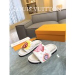 Louis Vuitton 2023 couple models embossed print