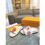 Louis Vuitton 2023 couple models embossed print