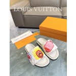 Louis Vuitton 2023 couple models embossed print