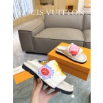 Louis Vuitton 2023 couple models embossed print