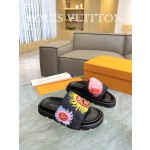 Louis Vuitton 2023 couple models embossed print