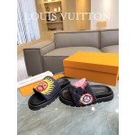 Louis Vuitton 2023 couple models embossed print