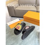 Louis Vuitton 2023 couple models embossed print