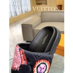 Louis Vuitton 2023 couple models embossed print