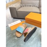 Louis Vuitton 2023 couple models embossed print