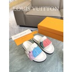 Louis Vuitton 2023 couple models embossed print