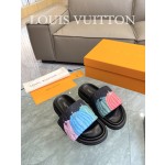 Louis Vuitton 2023 couple models embossed print