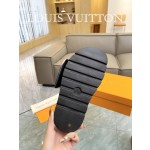 Louis Vuitton 2023 couple models embossed print