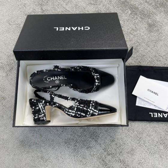 CHANEL especially popular color blocking single shoes continue the classic Chanel characteristics