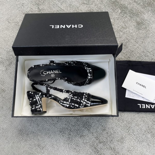 CHANEL especially popular color blocking single shoes continue the classic Chanel characteristics