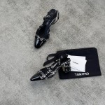 CHANEL especially popular color blocking single shoes continue the classic Chanel characteristics