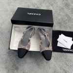 CHANEL especially popular color blocking single shoes continue the classic Chanel characteristics