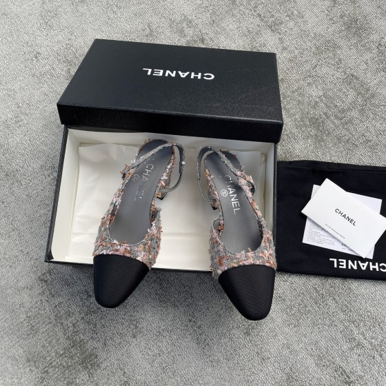 CHANEL especially popular color blocking single shoes continue the classic Chanel characteristics