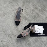 CHANEL especially popular color blocking single shoes continue the classic Chanel characteristics
