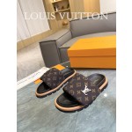 Louis Vuitton 2023 couple models embossed print