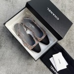 CHANEL especially popular color blocking single shoes continue the classic Chanel characteristics